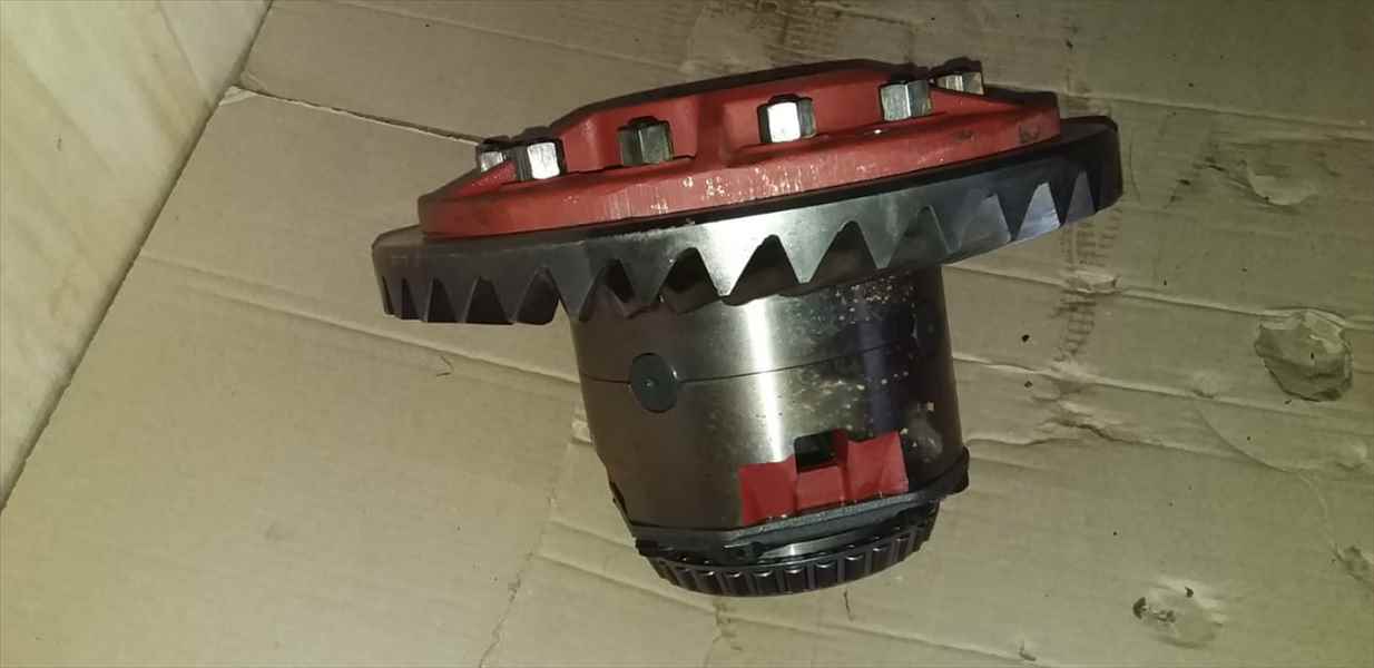 Caixa Satélite Coroa e Pinhao Massey MF 5310